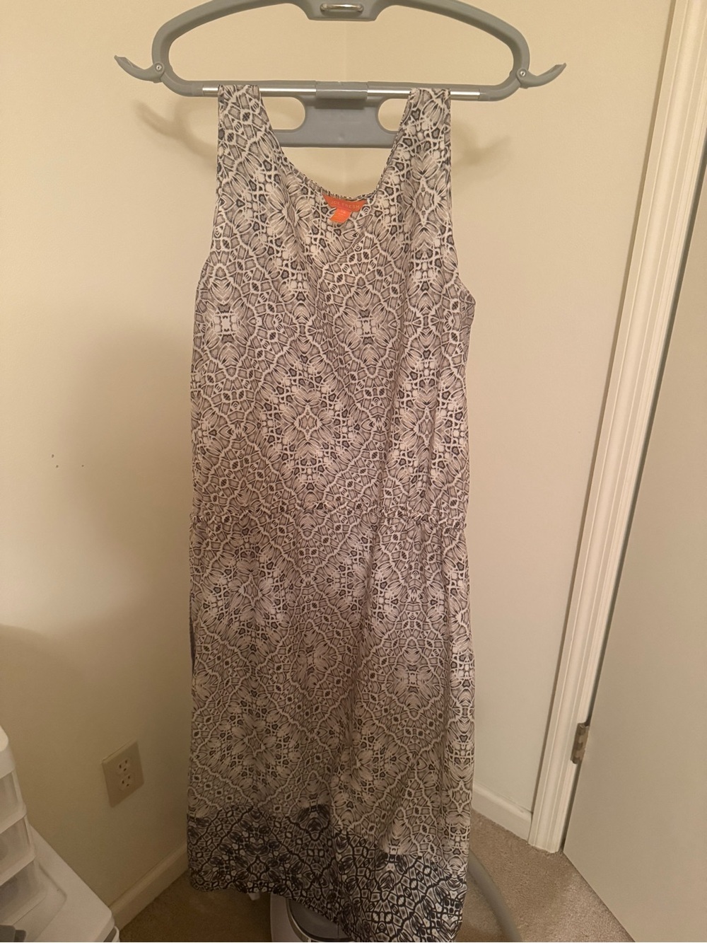 Sleeveless Printed Maxi Dress in White and Gray